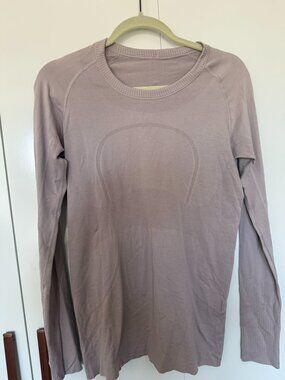 Lululemon long-sleeved sweat shirt